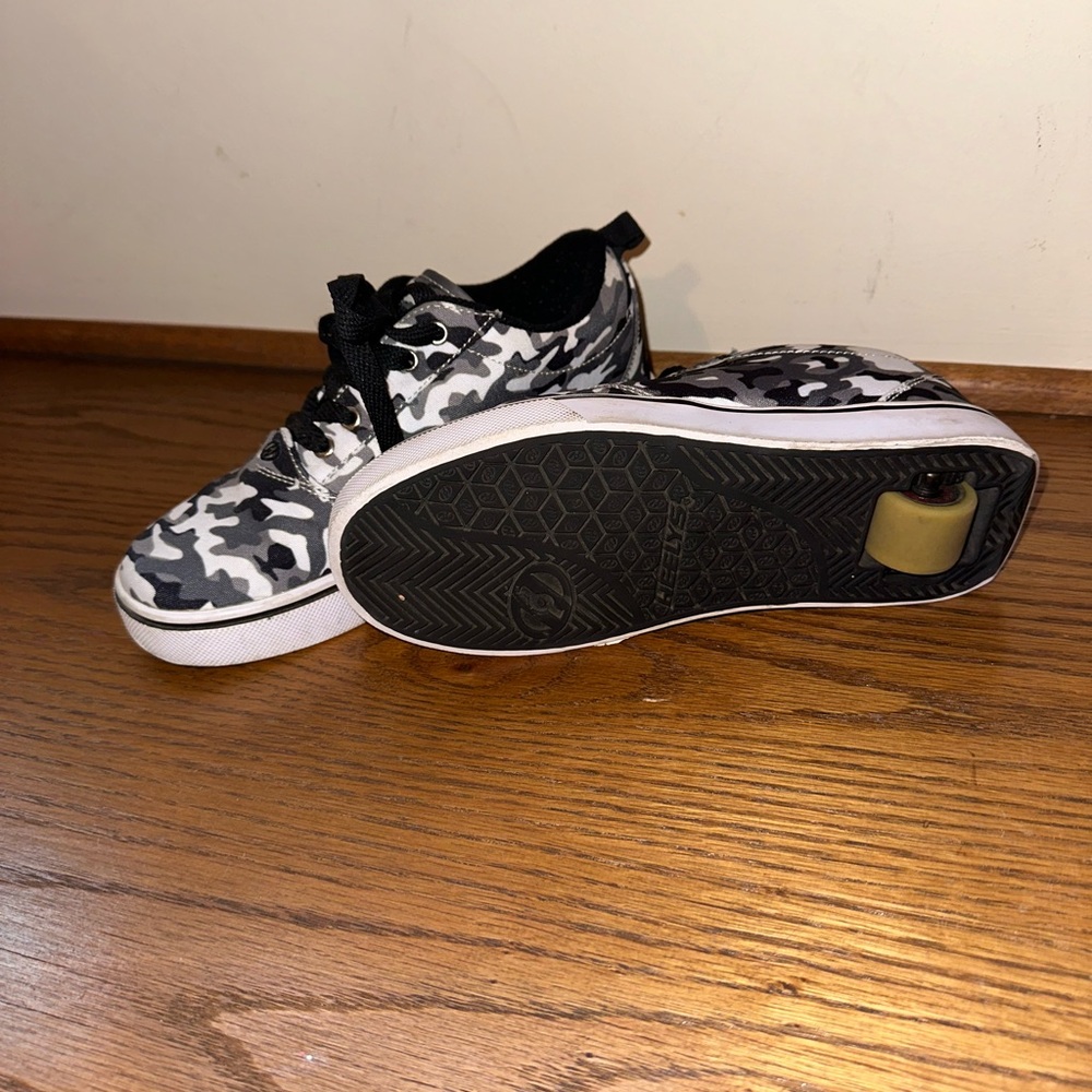 Heely sneakers